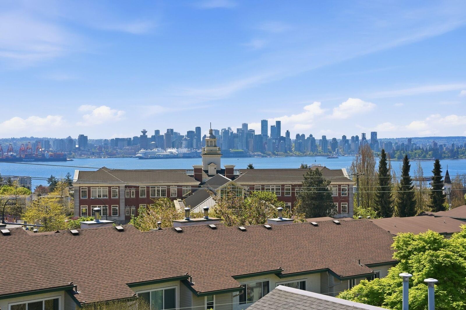 Property Photo:  1345 Chesterfield Avenue 314  BC V7M 2N1 