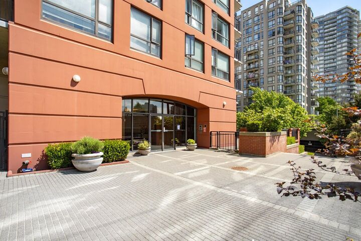 Property Photo: 833 Agnes Street 1506 BC V3M 0B1