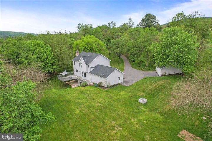 Property Photo:  25 Spruce Road  PA 17053 