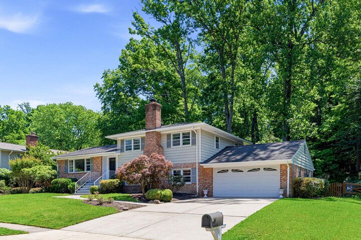 Property Photo:  2519 E Meredith Drive  VA 22181 