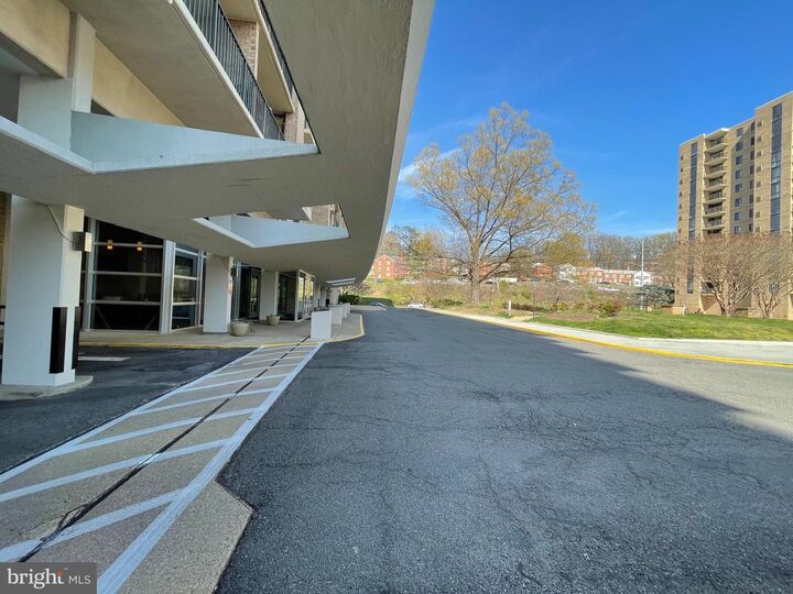 Property Photo:  4600 S Four Mile Run Drive 1205  VA 22204 