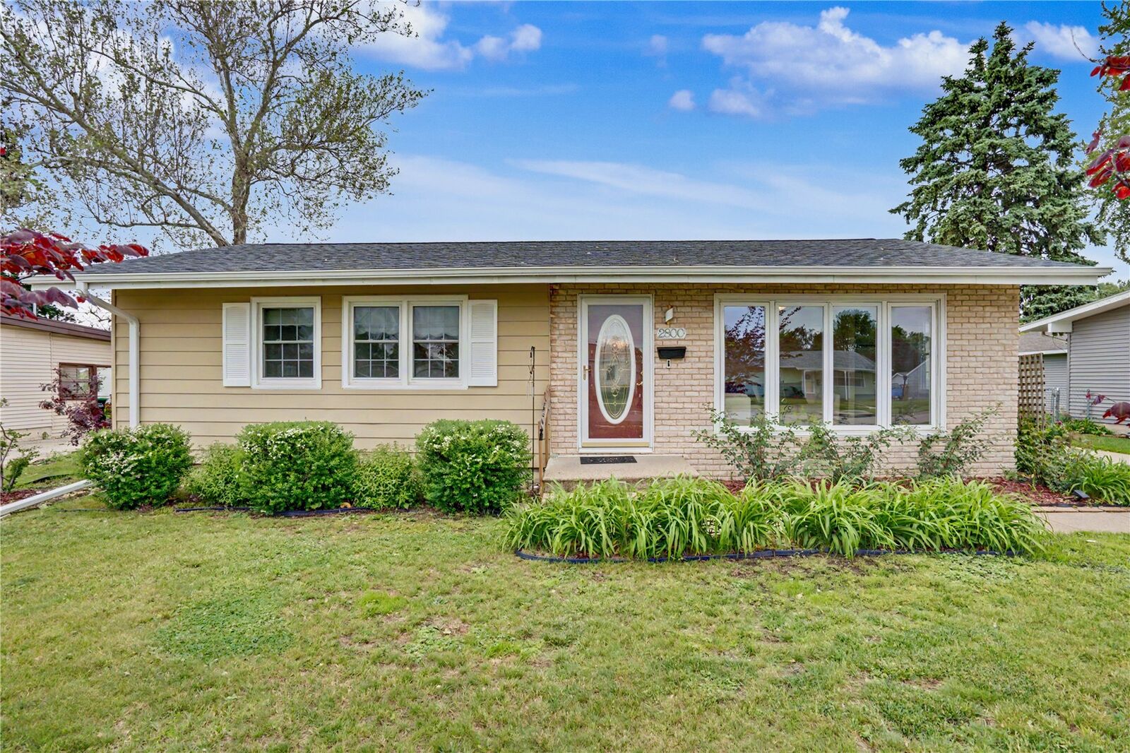 Property Photo: 2800 3rd Ave IA 52302