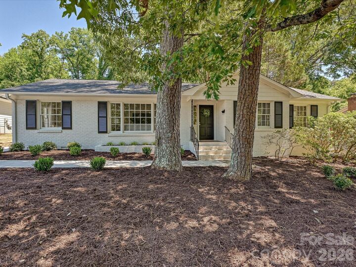 Property Photo:  5501 Farmbrook Drive  NC 28210 