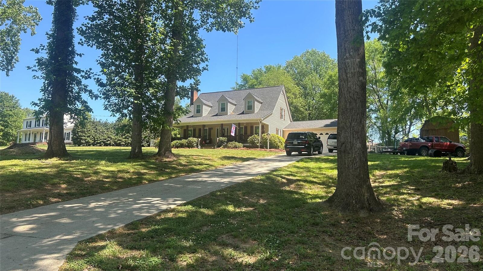 Property Photo: 2402 Elmwood Circle NC 28034