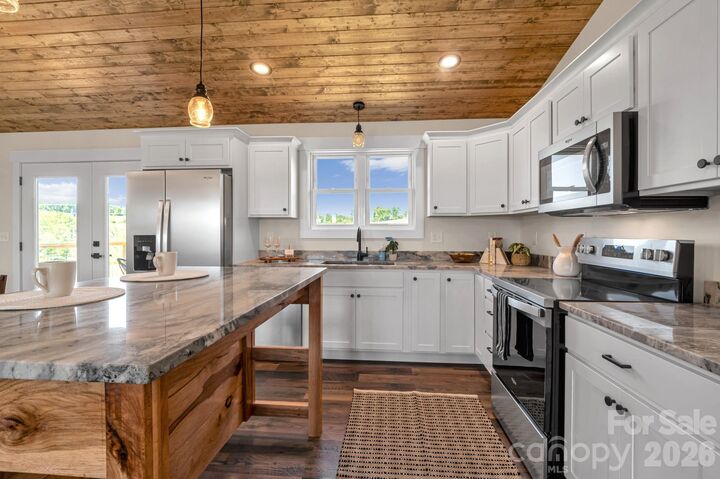 Property Photo: 33 Pilgrims Path Lane NC 28701