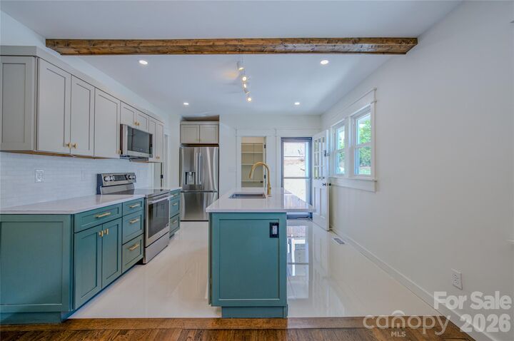 Property Photo:  26 Henrietta Street  NC 28801 