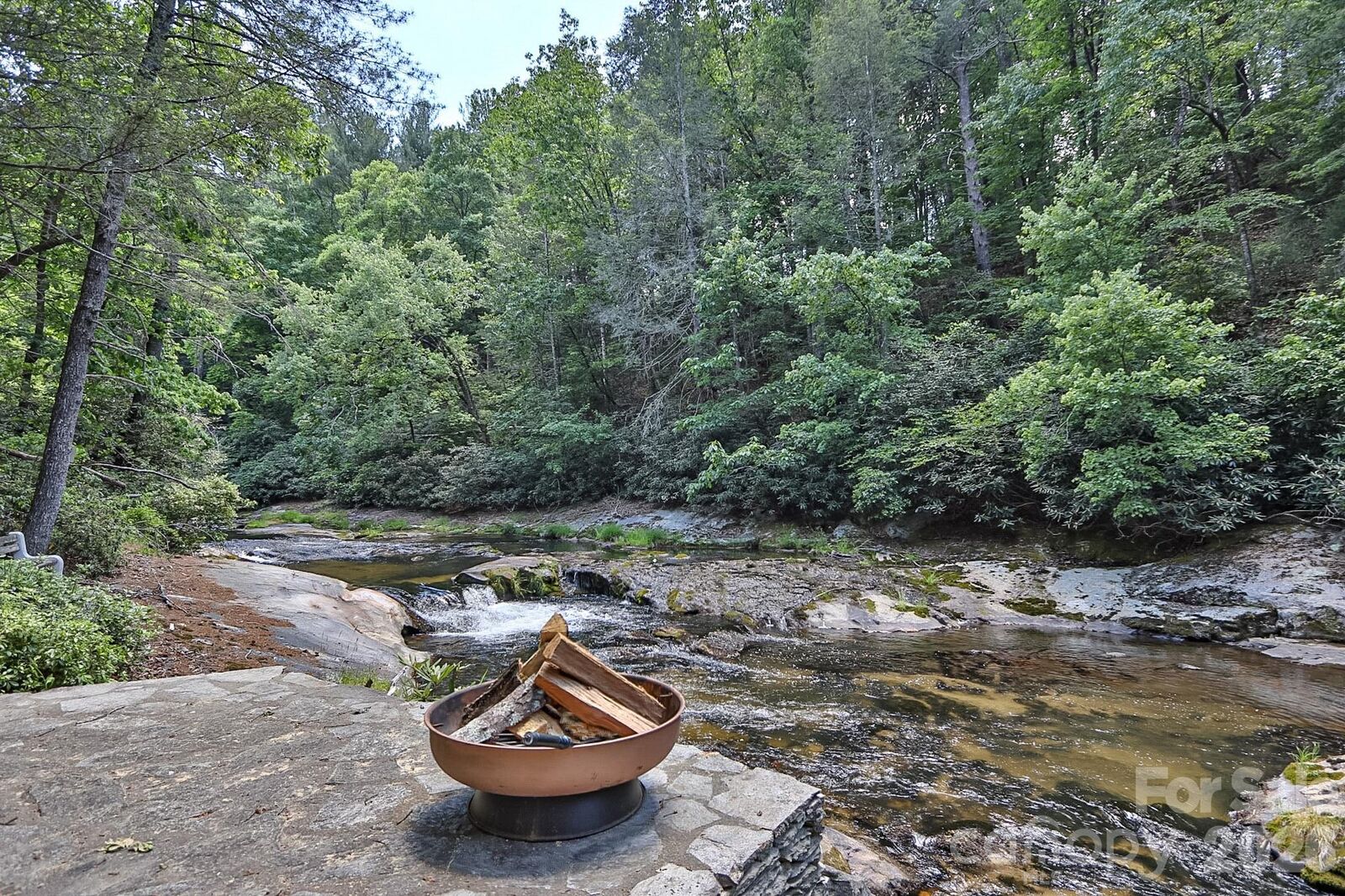 Property Photo:  408 Stone River Drive  NC 28685 