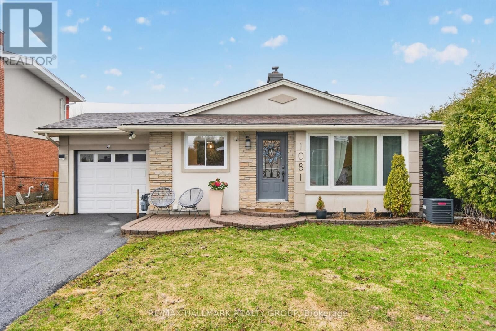 Property Photo: 1081 Foley Avenue ON K1G 2R4