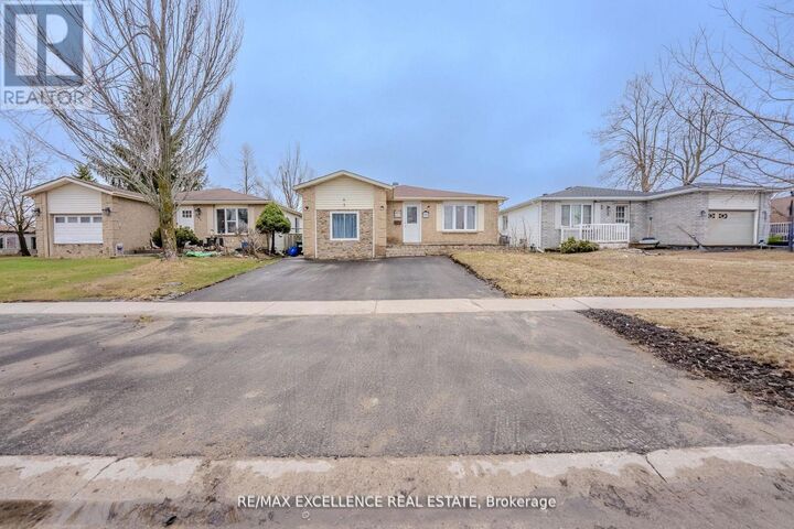 Property Photo:  3 Hickling Trail  ON L4M 5V7 