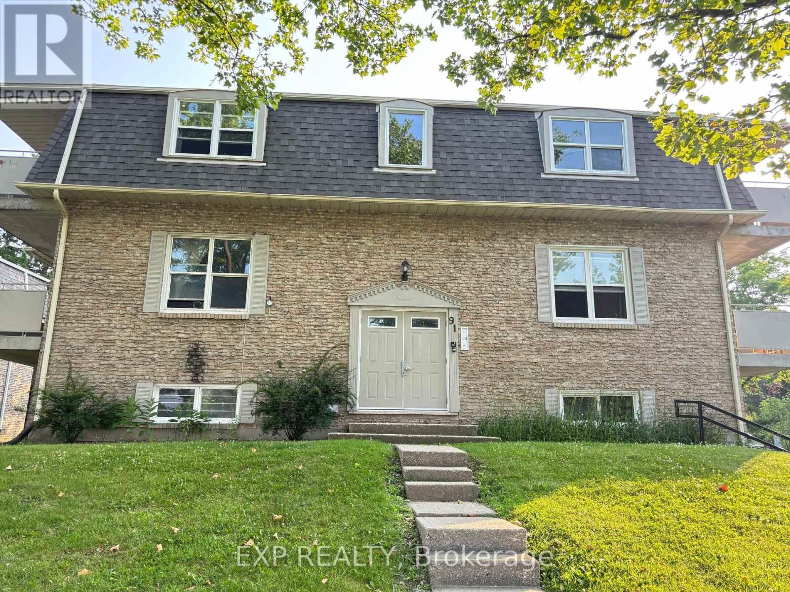 Property Photo:  91 Westmount Road North 3  ON N2L 2R7 