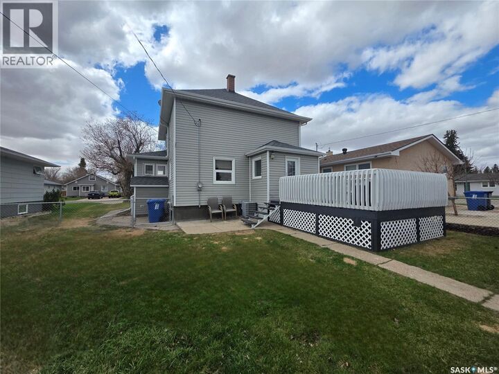 Property Photo:  142 10th Avenue W  SK S0A 2P0 