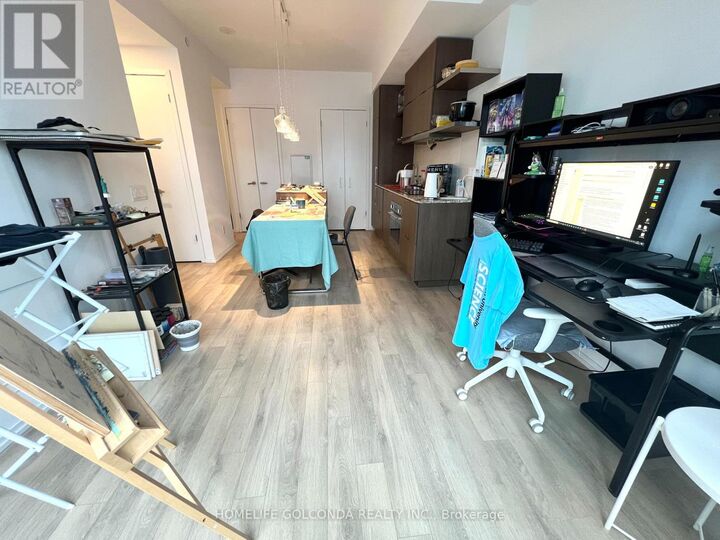 Property Photo:  197 Yonge Street 1801  ON M5B 1M4 