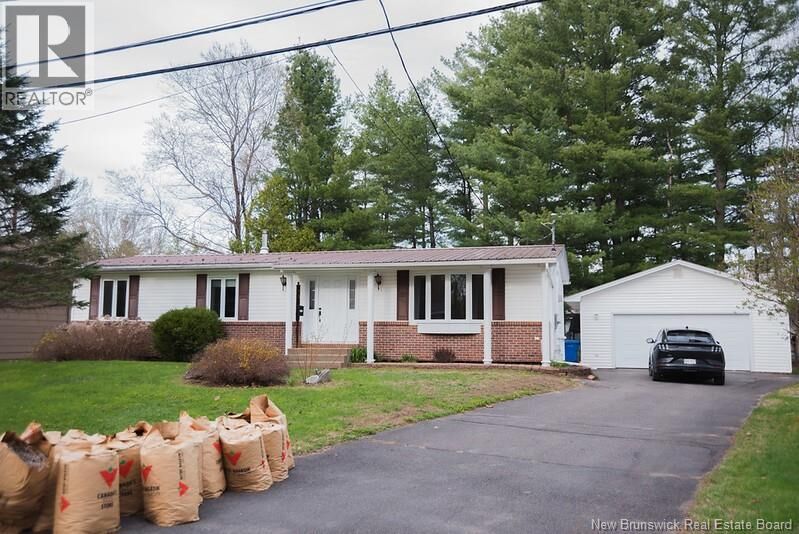 Property Photo:  72 Hartt Street  NB E3A 4X8 