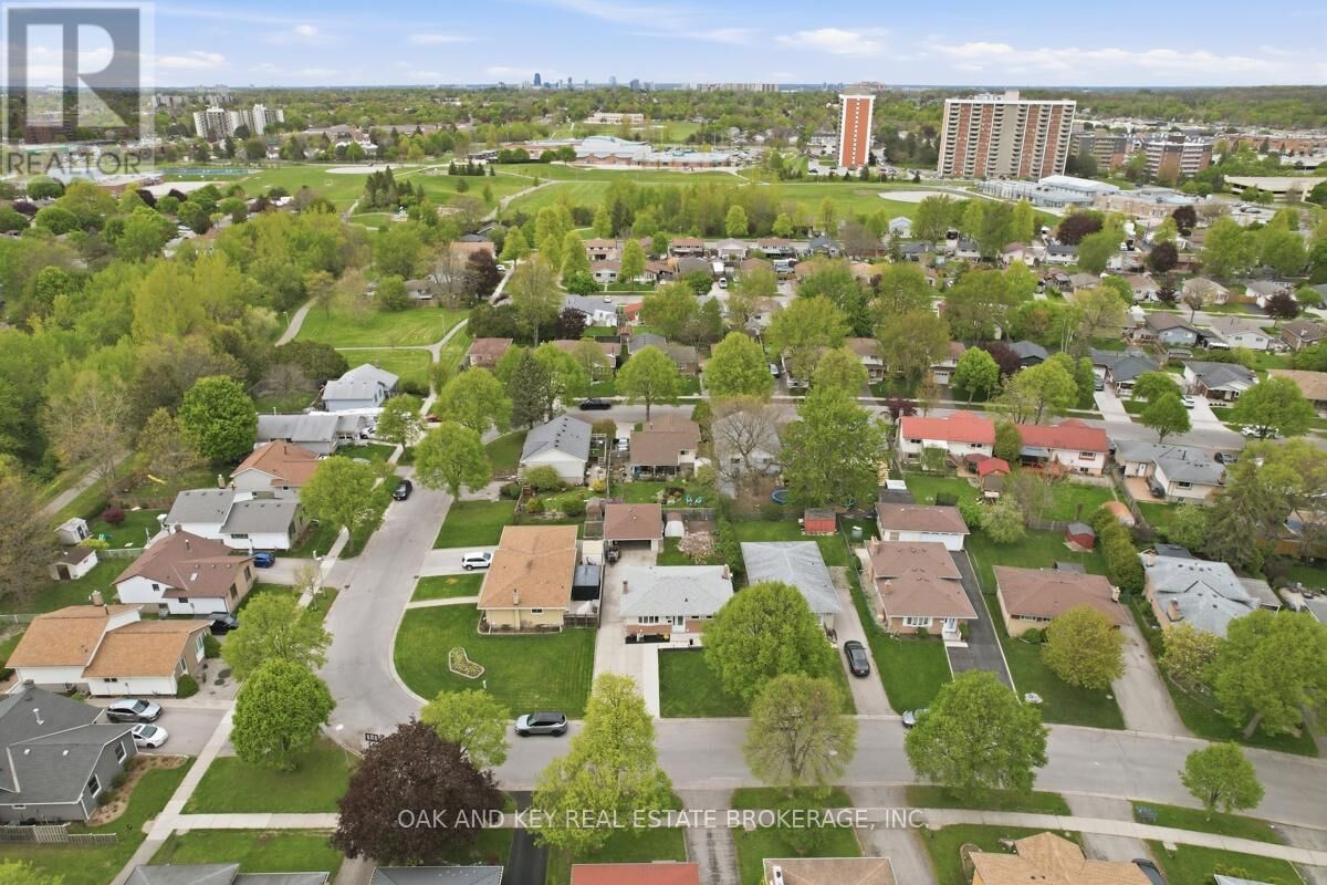 Property Photo:  53 Alayne Crescent  ON N6E 2A2 