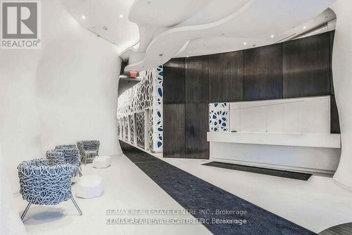 Property Photo:  1 Bloor Street 5107  ON M4W 1A9 