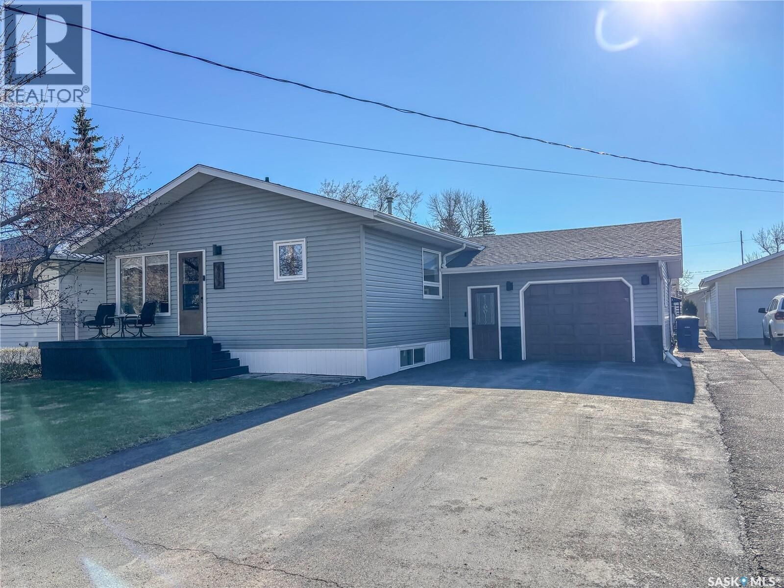 Property Photo:  812 Qu'Appelle Street  SK S0G 2B0 