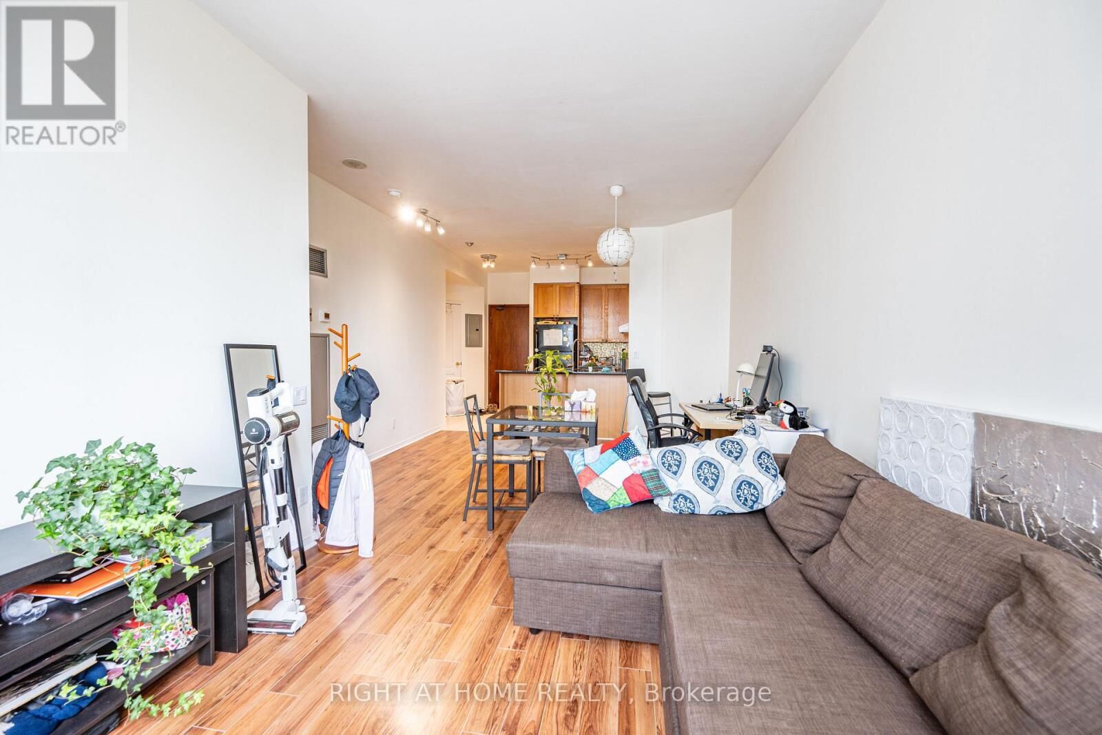 Property Photo: 555 Yonge Street 802 ON M4Y 3A6