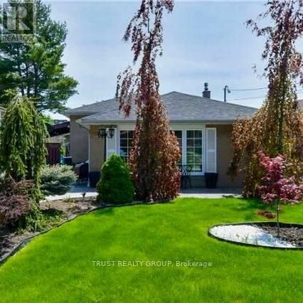 Property Photo:  9 Del Ria Drive  ON M6L 1L9 