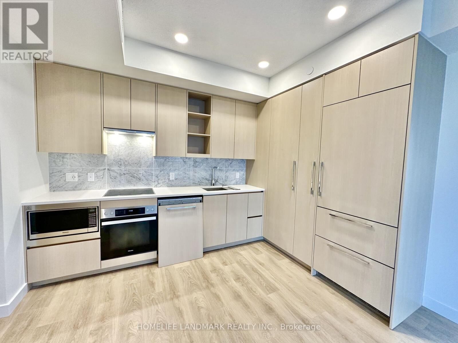 Property Photo:  95 McMahon Drive 2206  ON M2K 0H2 