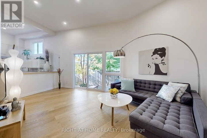 Property Photo:  400 Bloor Street 6  ON L5A 3M8 