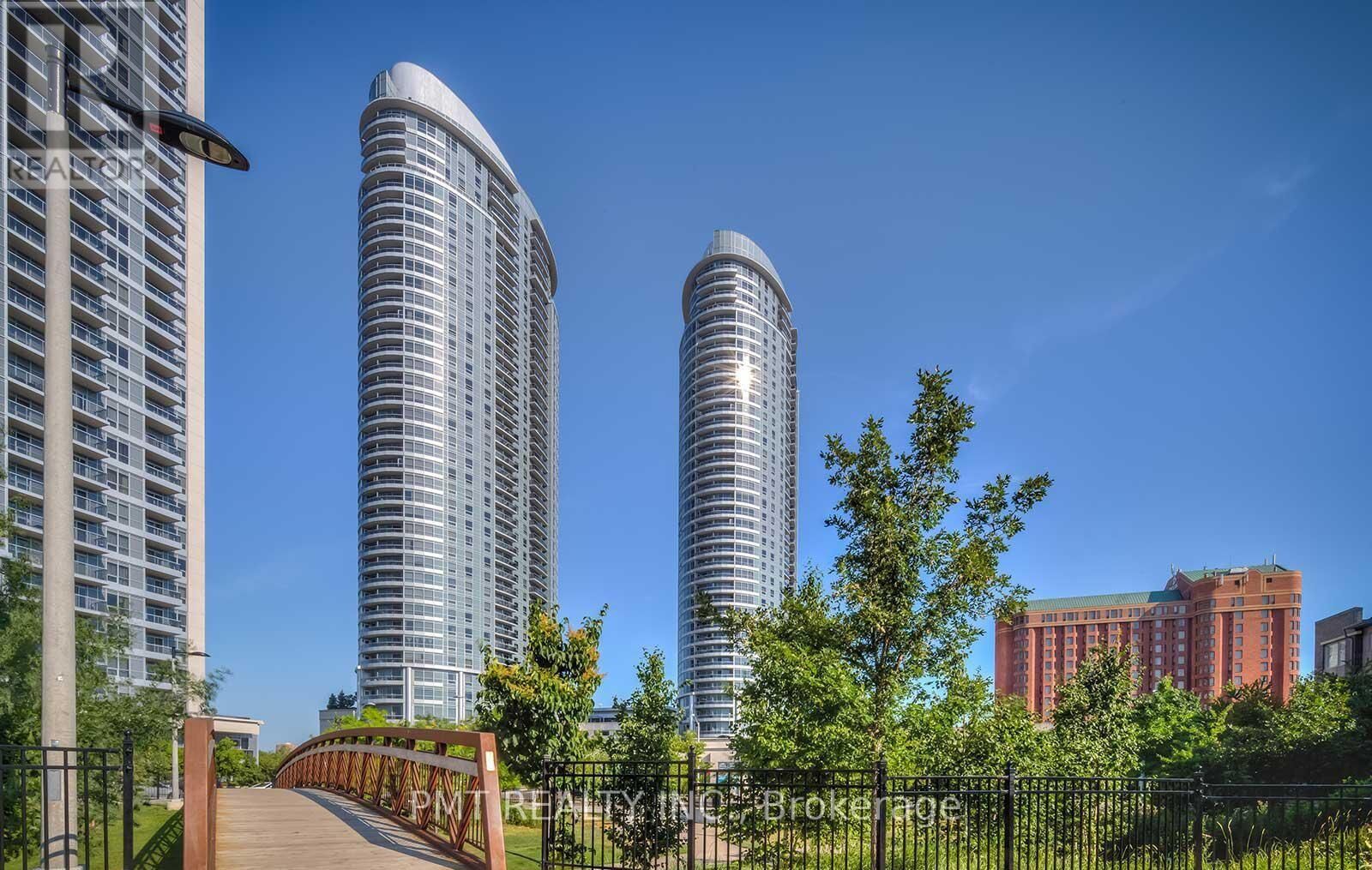 Property Photo: 135 Village Green Square 3925 ON M1S 0G4