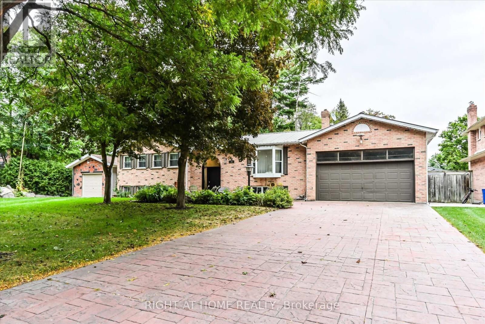 Property Photo:  30 French Crescent  ON L9N 1J8 