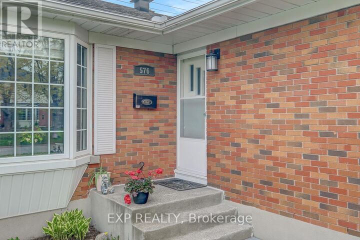 Property Photo:  576 Browning Avenue  ON K1G 0T4 