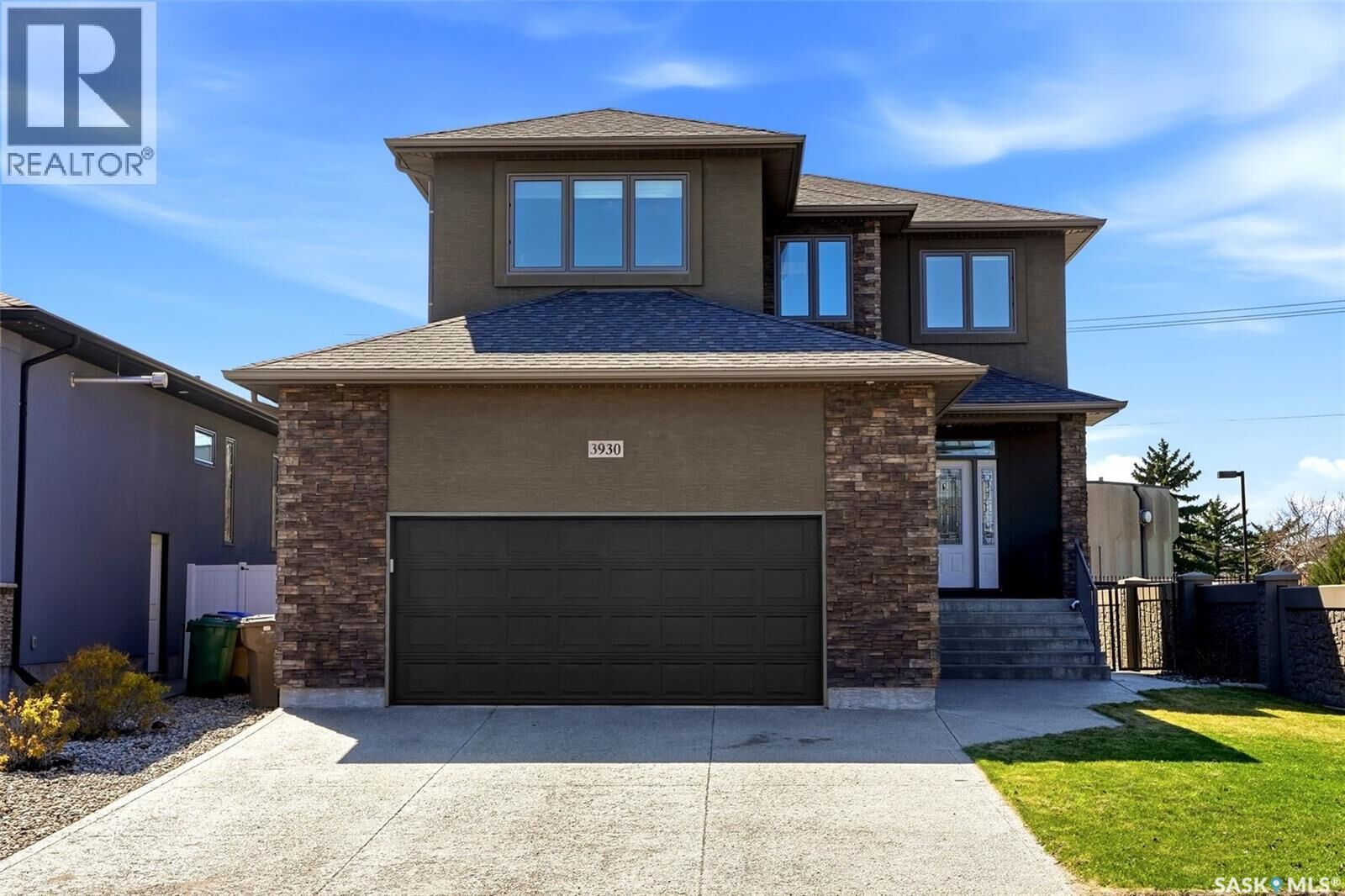 Property Photo: 3930 Sandhill Crescent SK S4V 3G7