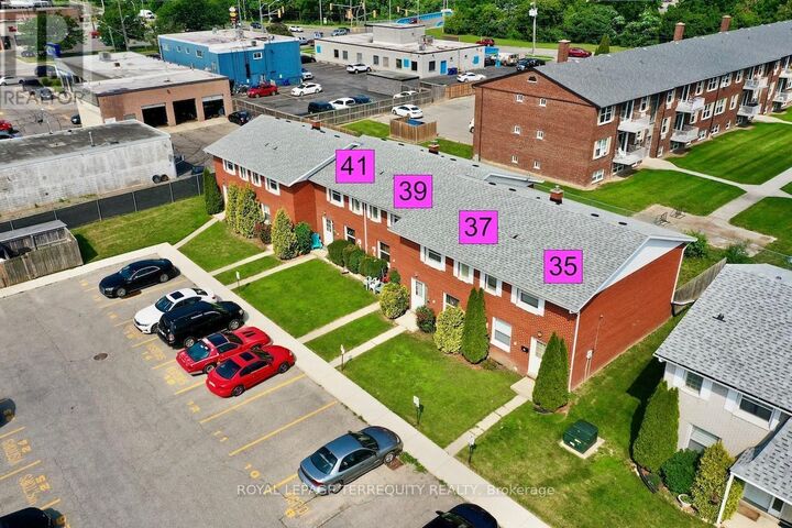 Property Photo:  37 Orchard Place  ON N7M 1A6 