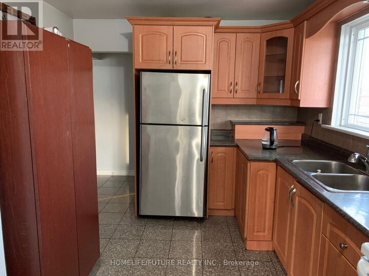 Property Photo:  1 Maxim Crescent Main  ON M1P 1Y1 