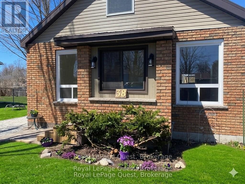 Property Photo:  38 Adair Street  ON L3V 2X2 