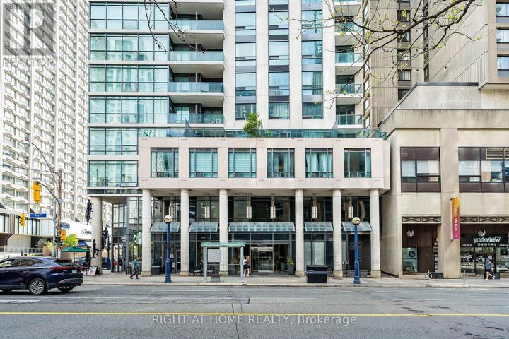 Property Photo: 1121 Bay Street 1106 ON M5S 3L9