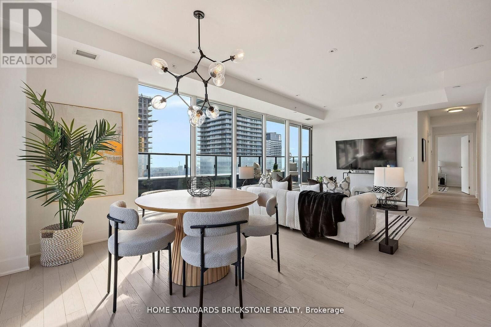 Property Photo:  955 Bay Street 3907  ON M5S 0C6 