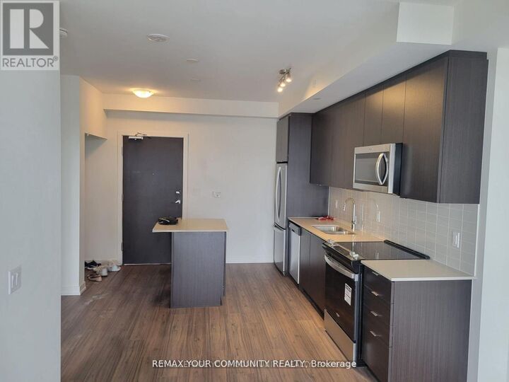Property Photo:  55 Duke Street West 1906  ON N2H 0C9 