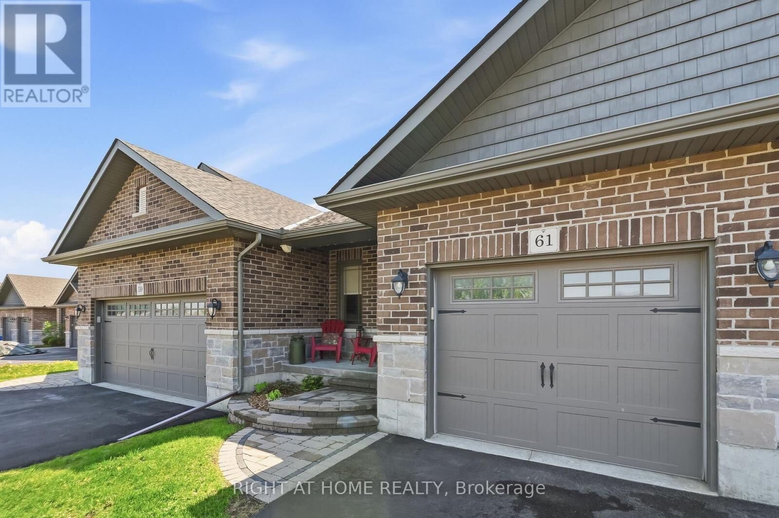 Property Photo:  61 Aspen Drive  ON K8V 0E2 