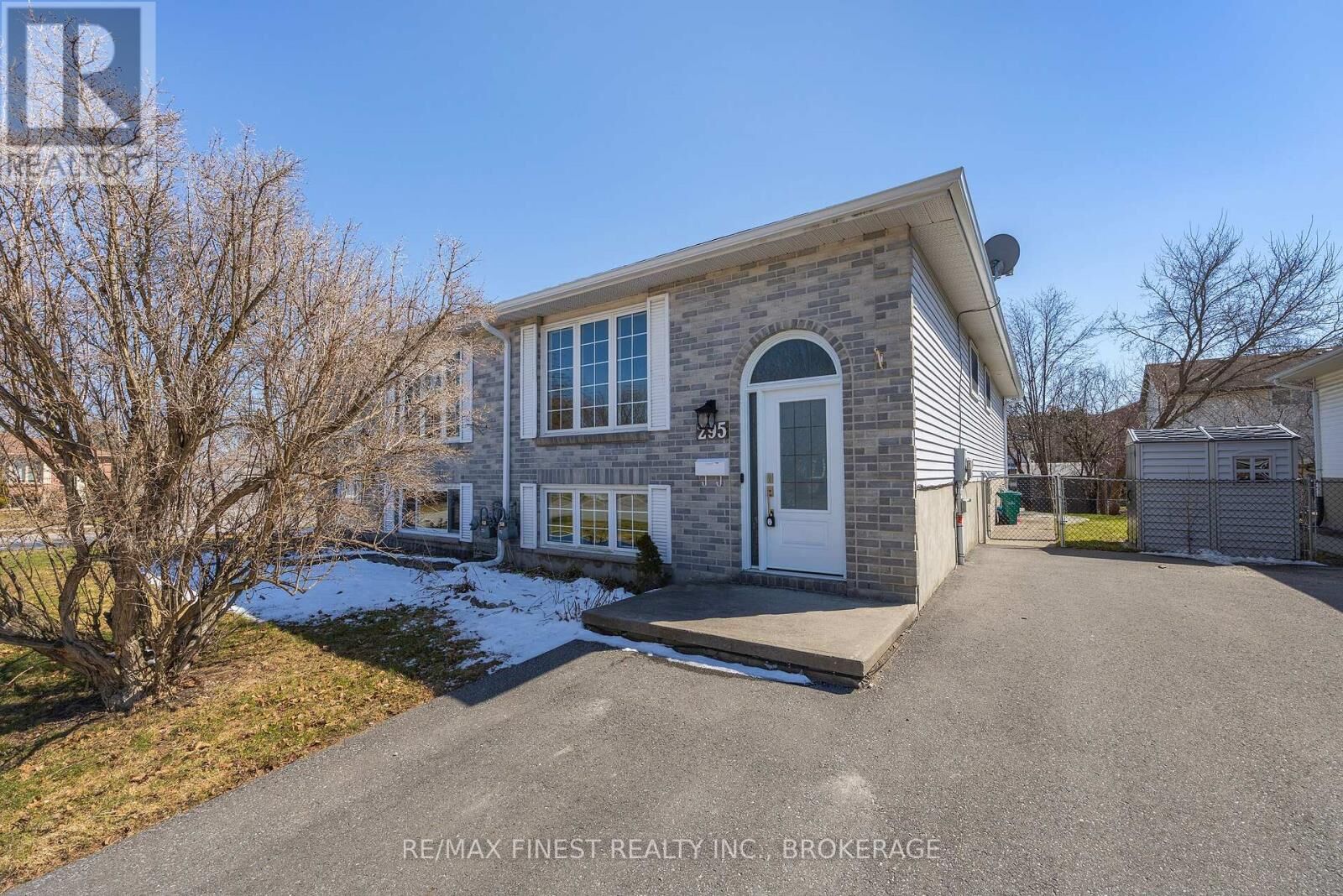 Property Photo:  295 Owens Crescent  ON K7M 8G9 