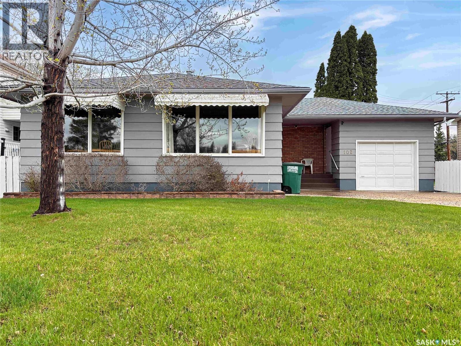 Property Photo:  102 105th Street W  SK S7N 1N1 