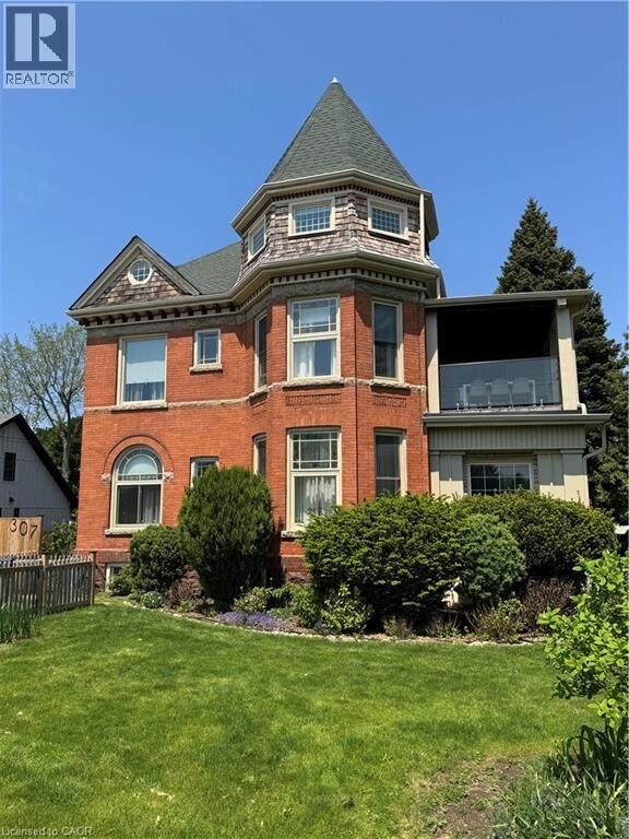 Property Photo: 307 Queenston Street Lower ON L2P 2X5