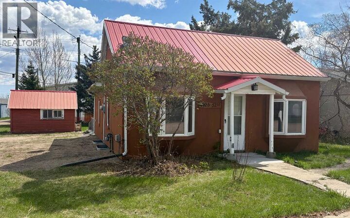 Property Photo:  4923 52 Street  AB T0B 2G0 