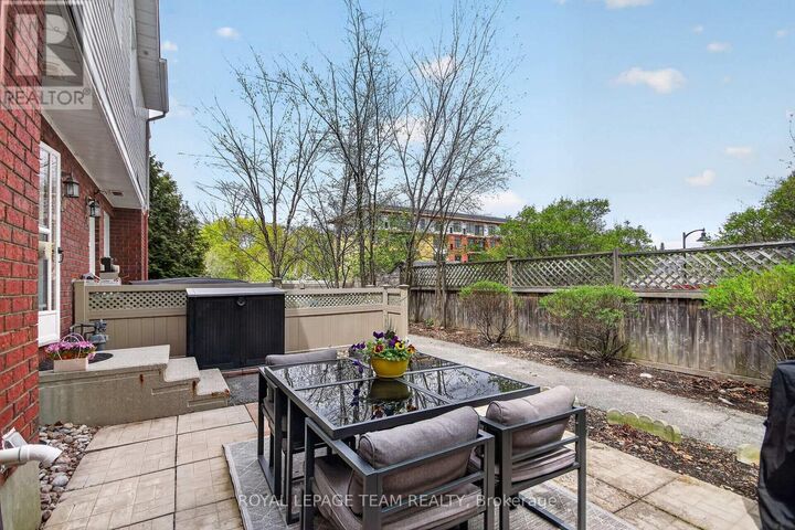 Property Photo:  22 Goulbourn Way 5M  ON K2S 1N7 