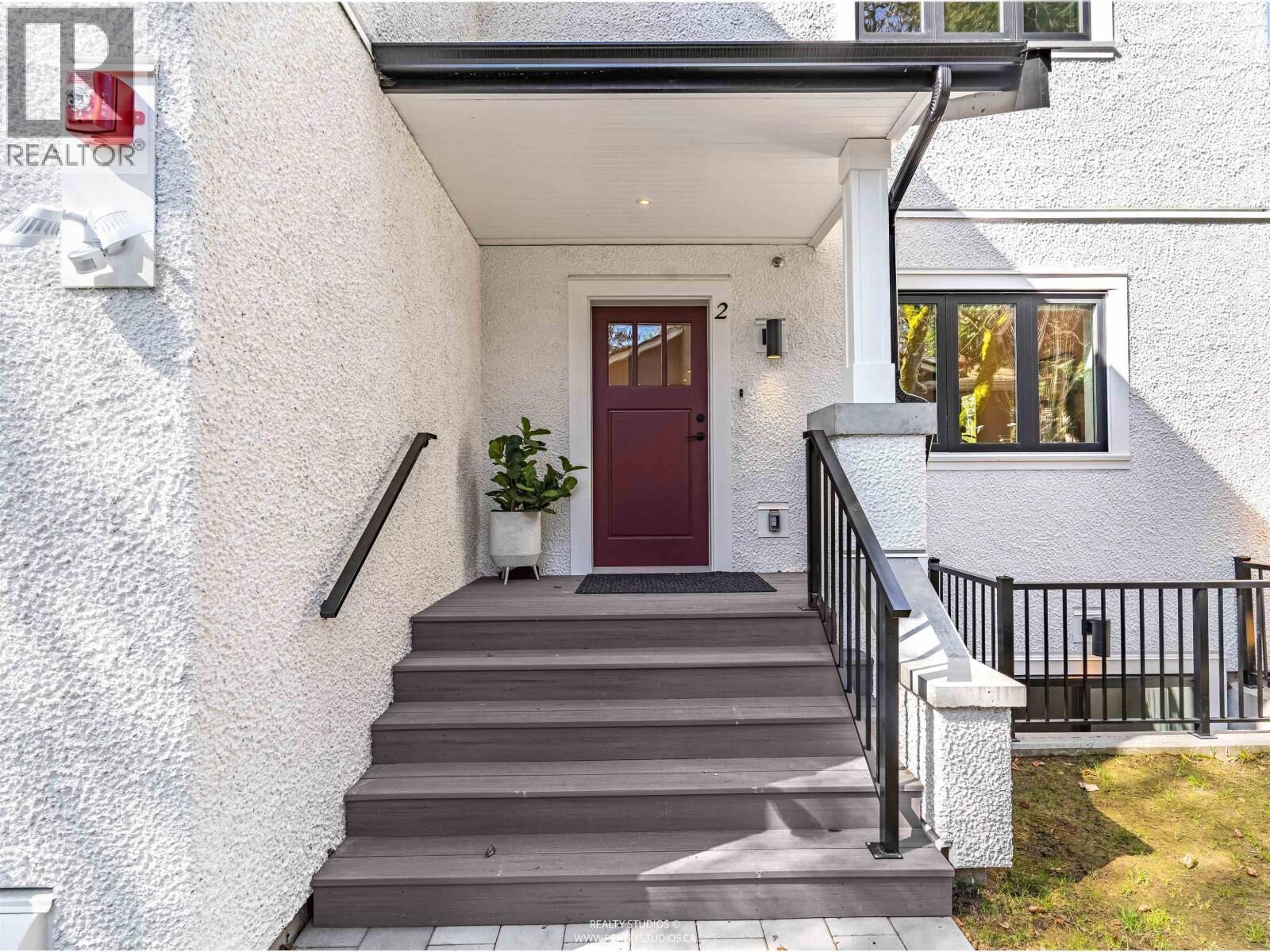 Property Photo: 4088 Maple Crescent 2 BC V6J 4B2