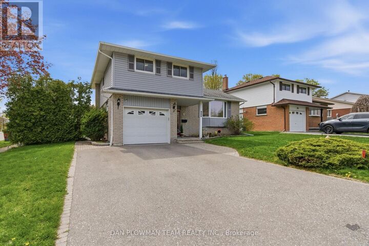 Property Photo:  986 Central Park Boulevard North  ON L1G 7A6 