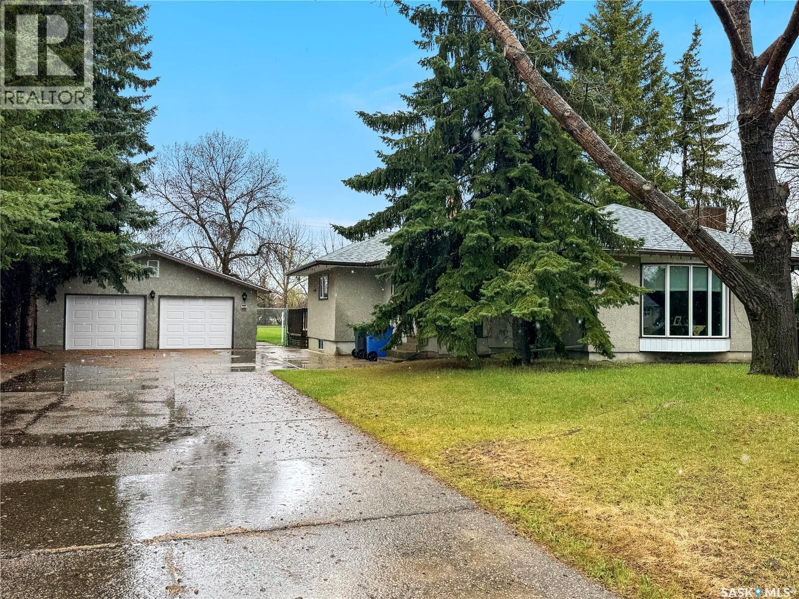Property Photo:  932 113th Street  SK S9A 2M1 