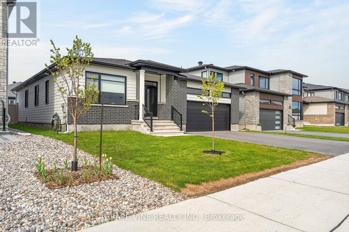 Property Photo:  211 Metric Circle  ON K2V 0L3 