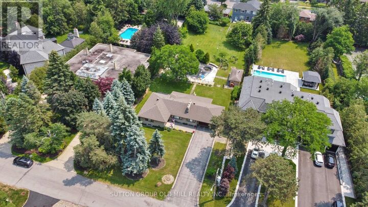 Property Photo:  9 Westmount Park Road  ON M9P 1R4 