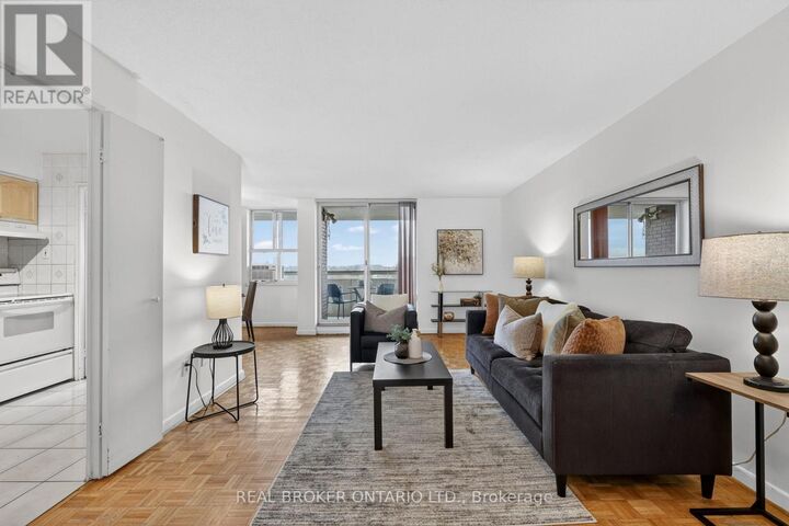 Property Photo:  80 Inverlochy Boulevard 901  ON L3T 4P3 