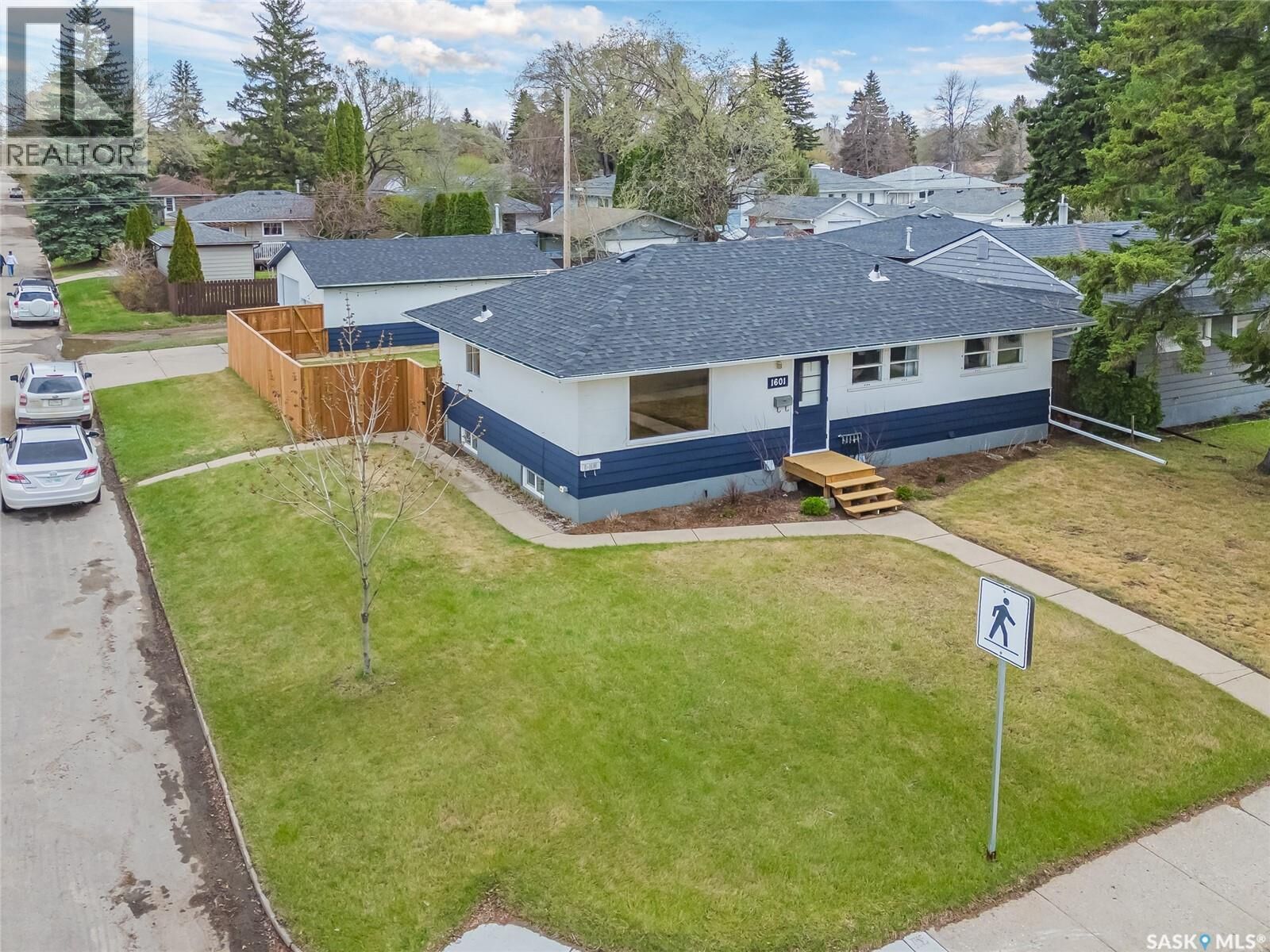 Property Photo: 1601 Cumberland Avenue S SK S7H 2M4