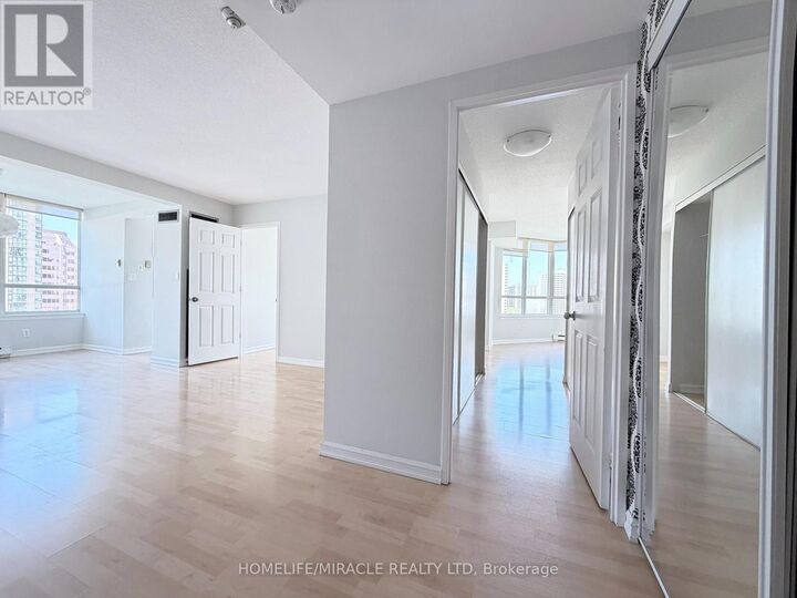 Property Photo: 3605 Kariya Drive 804B ON L5B 3J2