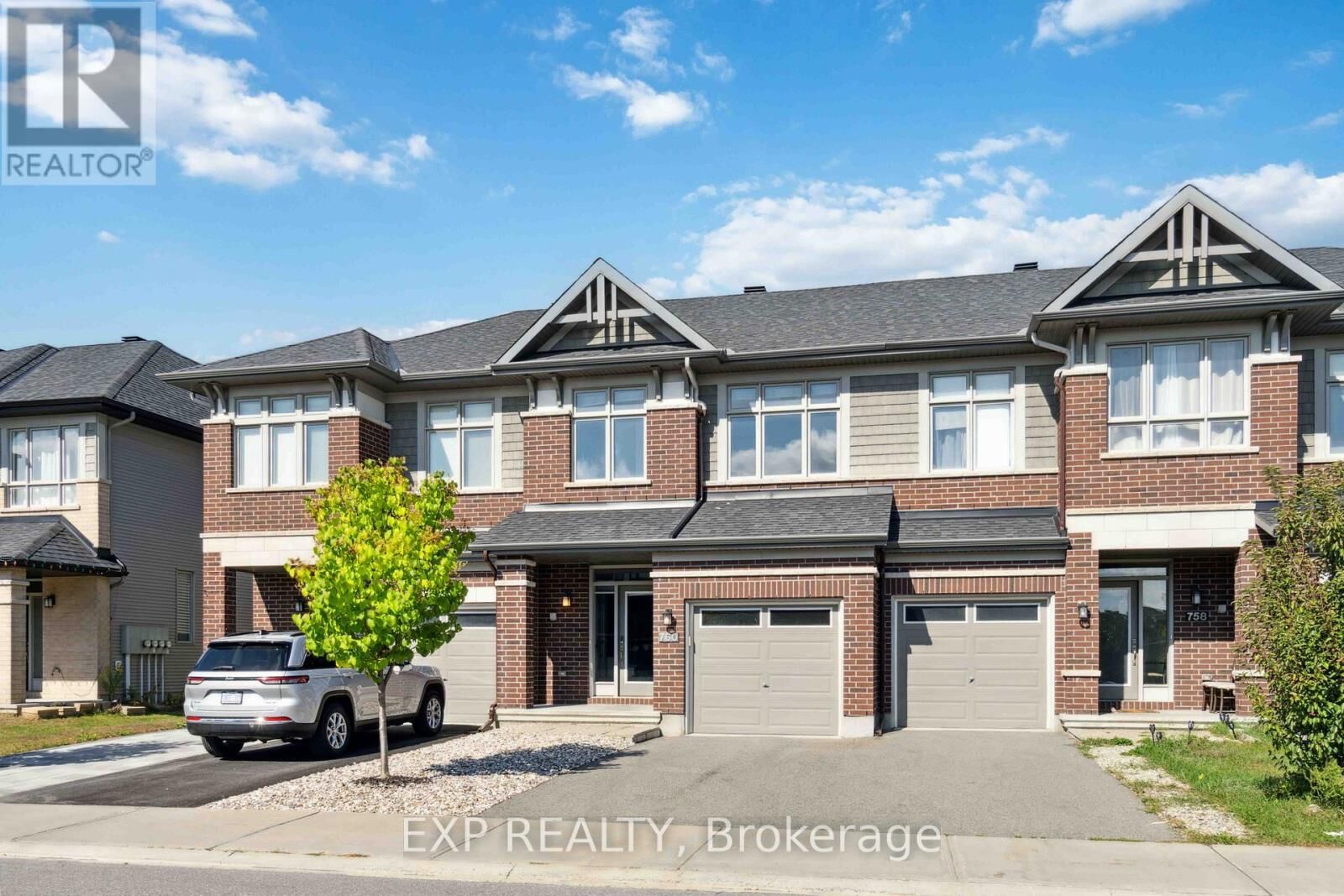 Property Photo:  760 Carnelian Crescent  ON K1X 0A8 
