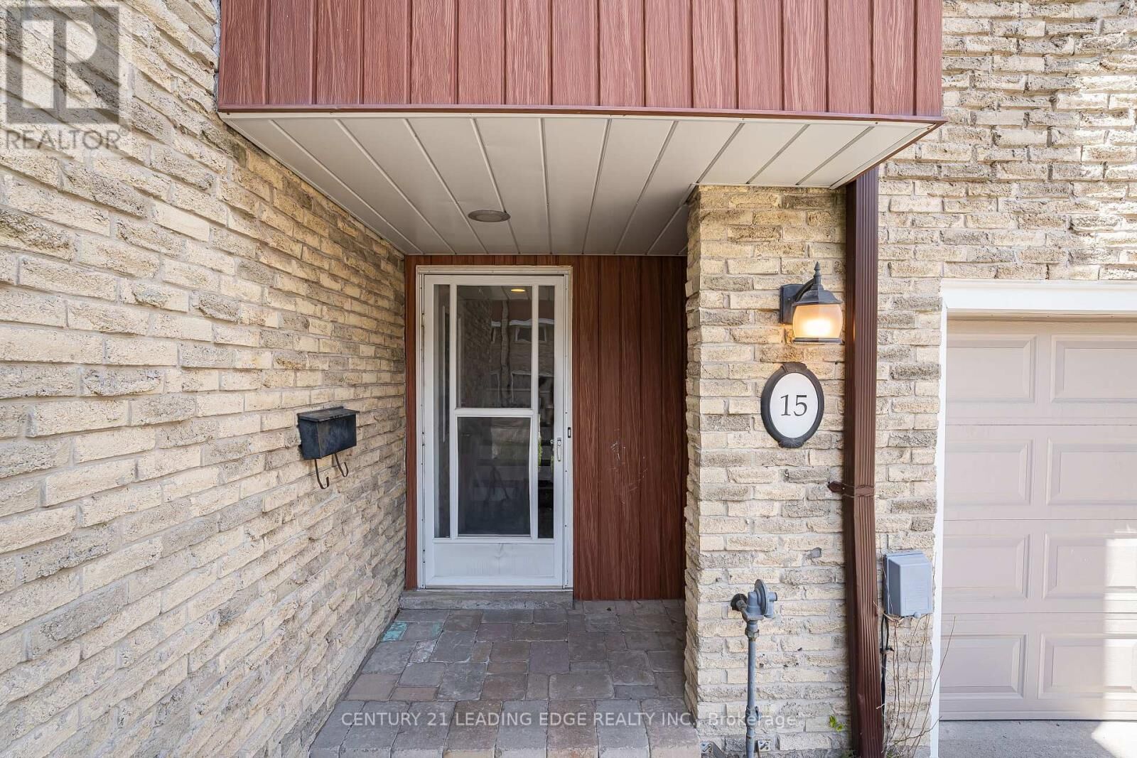 Property Photo:  915 Inverhouse Drive 15  ON L5J 4B2 